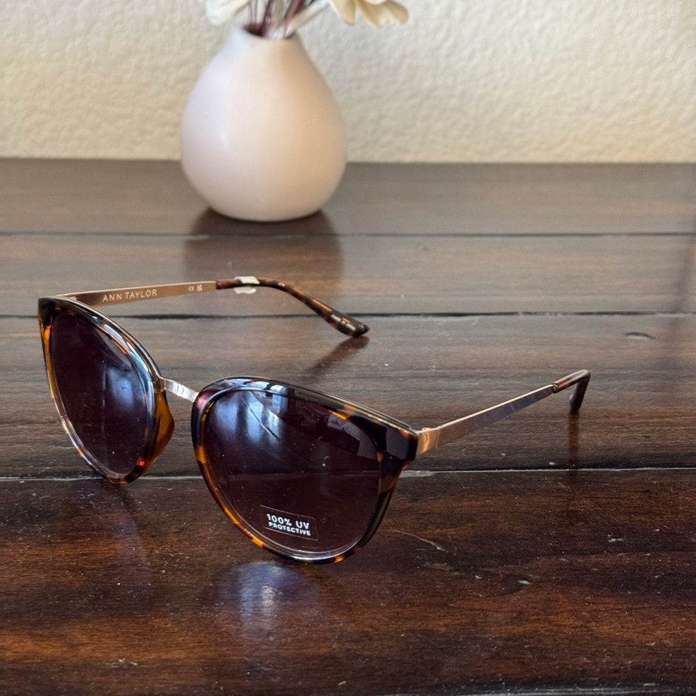 Ann Taylor round sunglasses - Picture 3 of 12